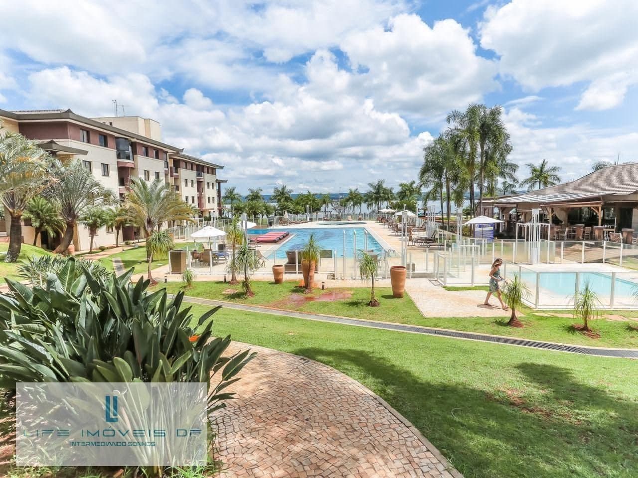 Apartamento beira-lago no Life Resort