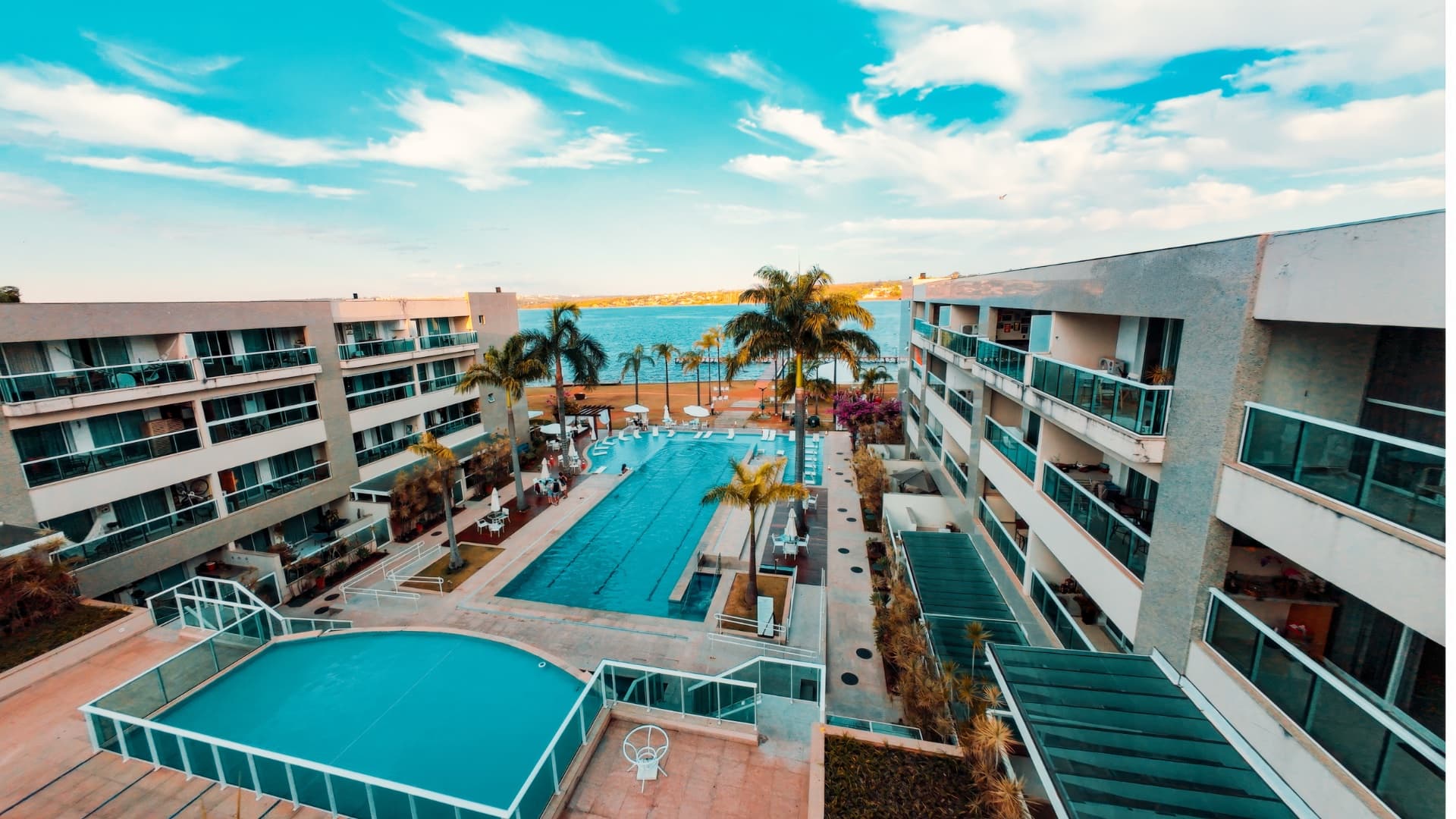 Apartamento à venda no brisas do lago com vista para piscinas