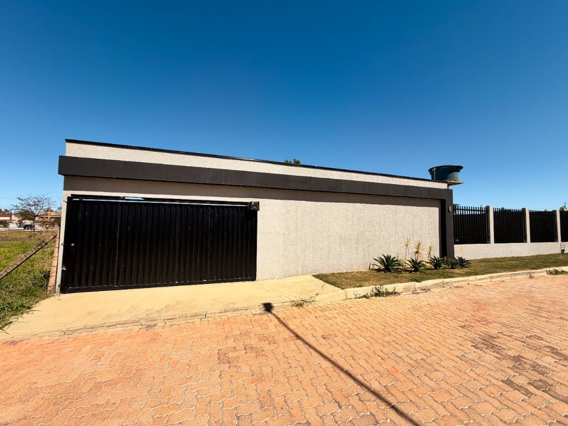 Casa térrea reformada no Estância Quintas da Alvorada