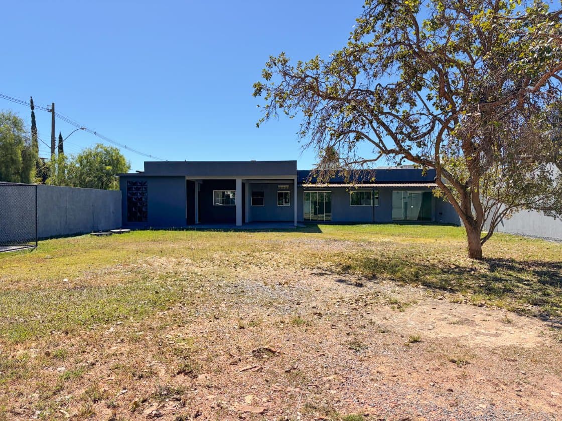 Casa térrea récem reformada no Solar de Brasília