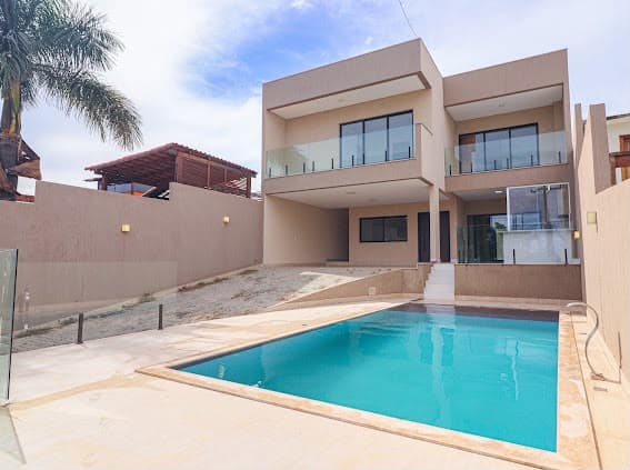 Ótima Casa no Jardim Botânico V com 3 Suítes e Piscina!
